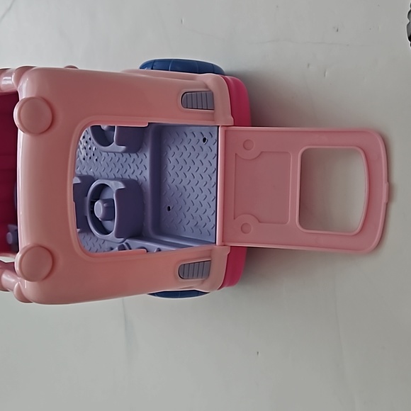 Fisher price little people bus with 2 characters. - Picture 9 of 13